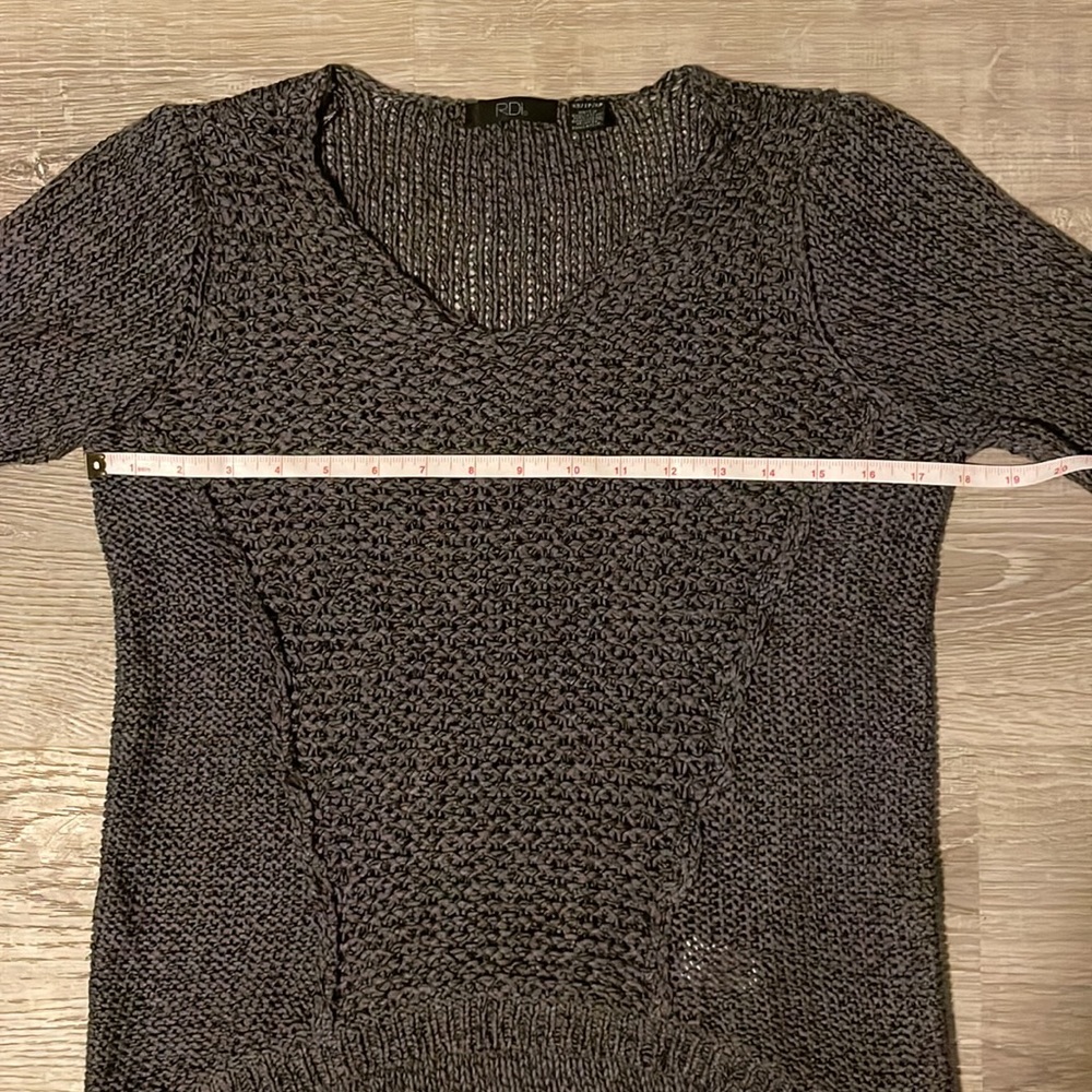 RDI mixed stitch knit v-neck sweater - Picture 9 of 13
